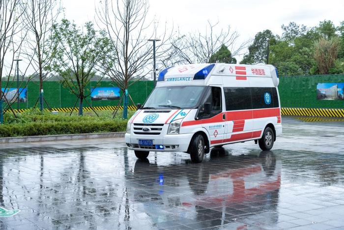 大運會醫(yī)療服務演練 移動CT車、5G救護車與體檢車協(xié)同亮相
